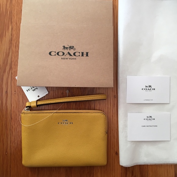 New with tag Coach Wristlet Wallet mini bag NWT 🎁 - Picture 3 of 7